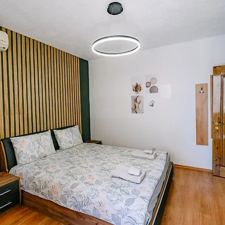 2 Min Walk To Main Street & 2bdr & Free Street Parking Sandanski