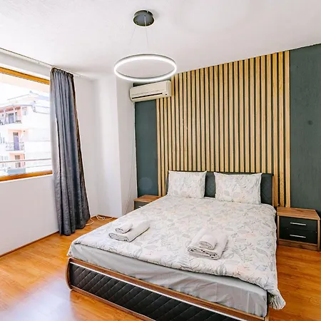 Apartament 2 Min Walk To Main Street & 2bdr & Free Street Parking