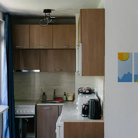 2 Min Walk To Main Street & 2bdr & Free Street Parking * Sandanski