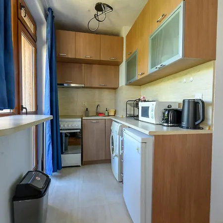 2 Min Walk To Main Street & 2bdr & Free Street Parking 아파트