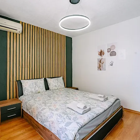 2 Min Walk To Main Street & 2bdr & Free Street Parking