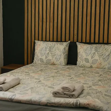2 Min Walk To Main Street & 2bdr & Free Street Parking *